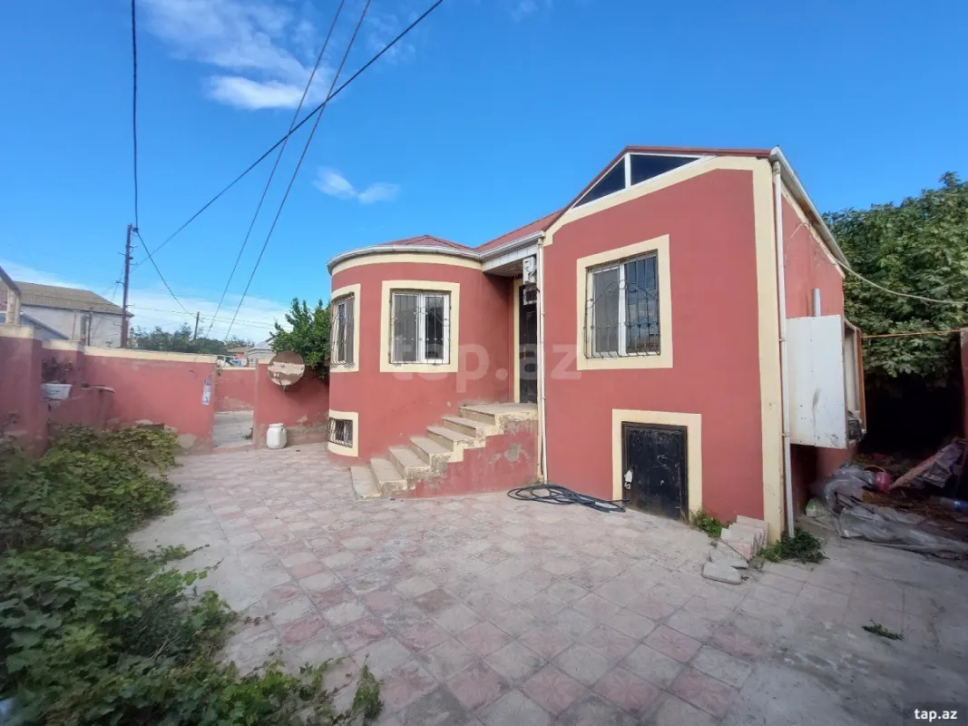 Satılır 4 otaqlı həyət evi