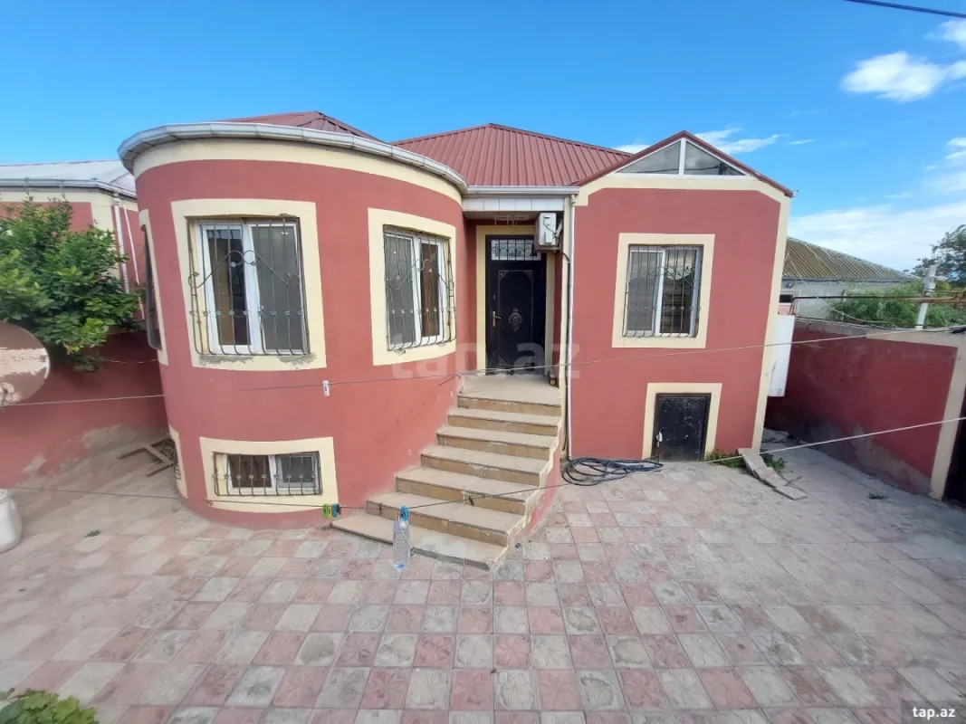 Satılır 4 otaqlı həyət evi