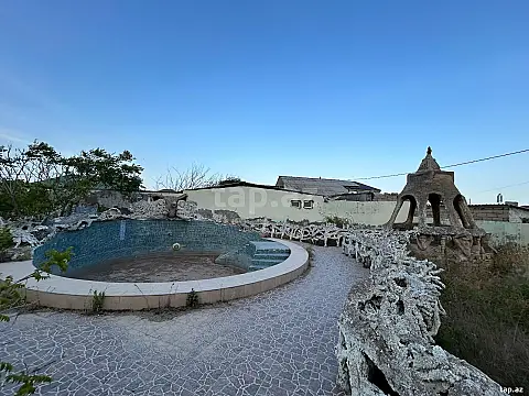 Satılır 5 otaqlı həyət evi