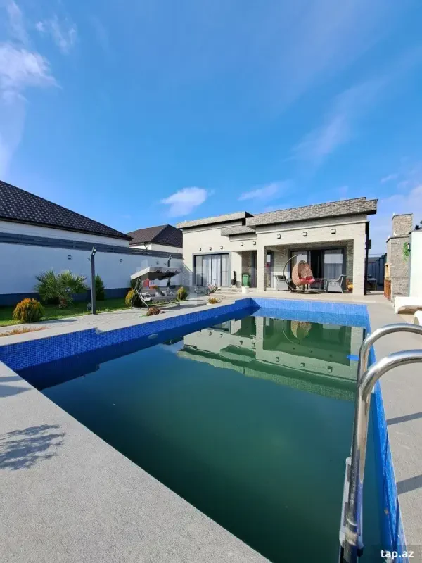 Satılır 4 otaqlı həyət evi 240 m²