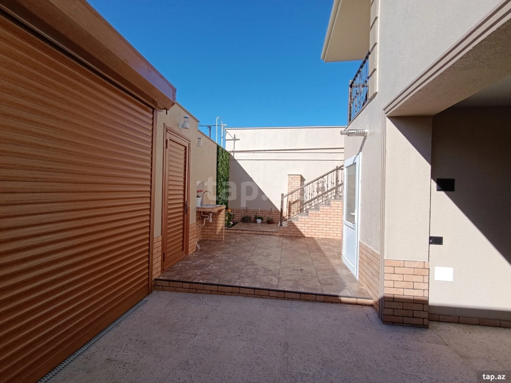 Satılır 5 otaqlı həyət evi