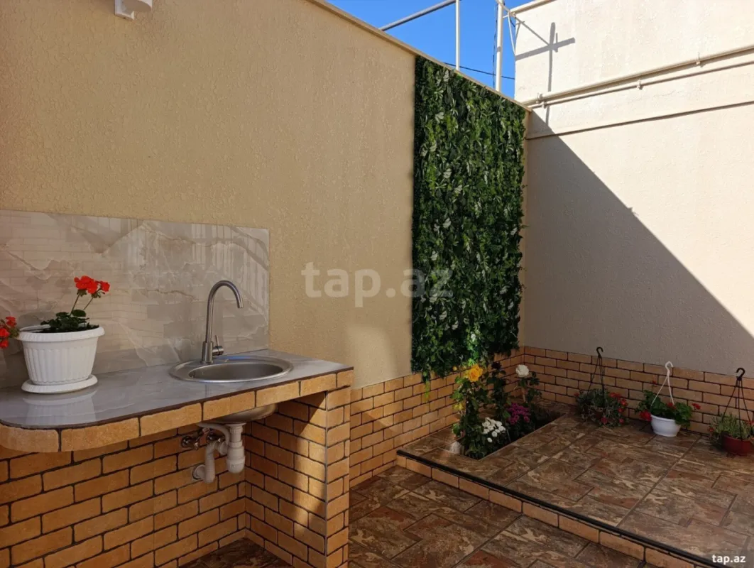 Satılır 5 otaqlı həyət evi