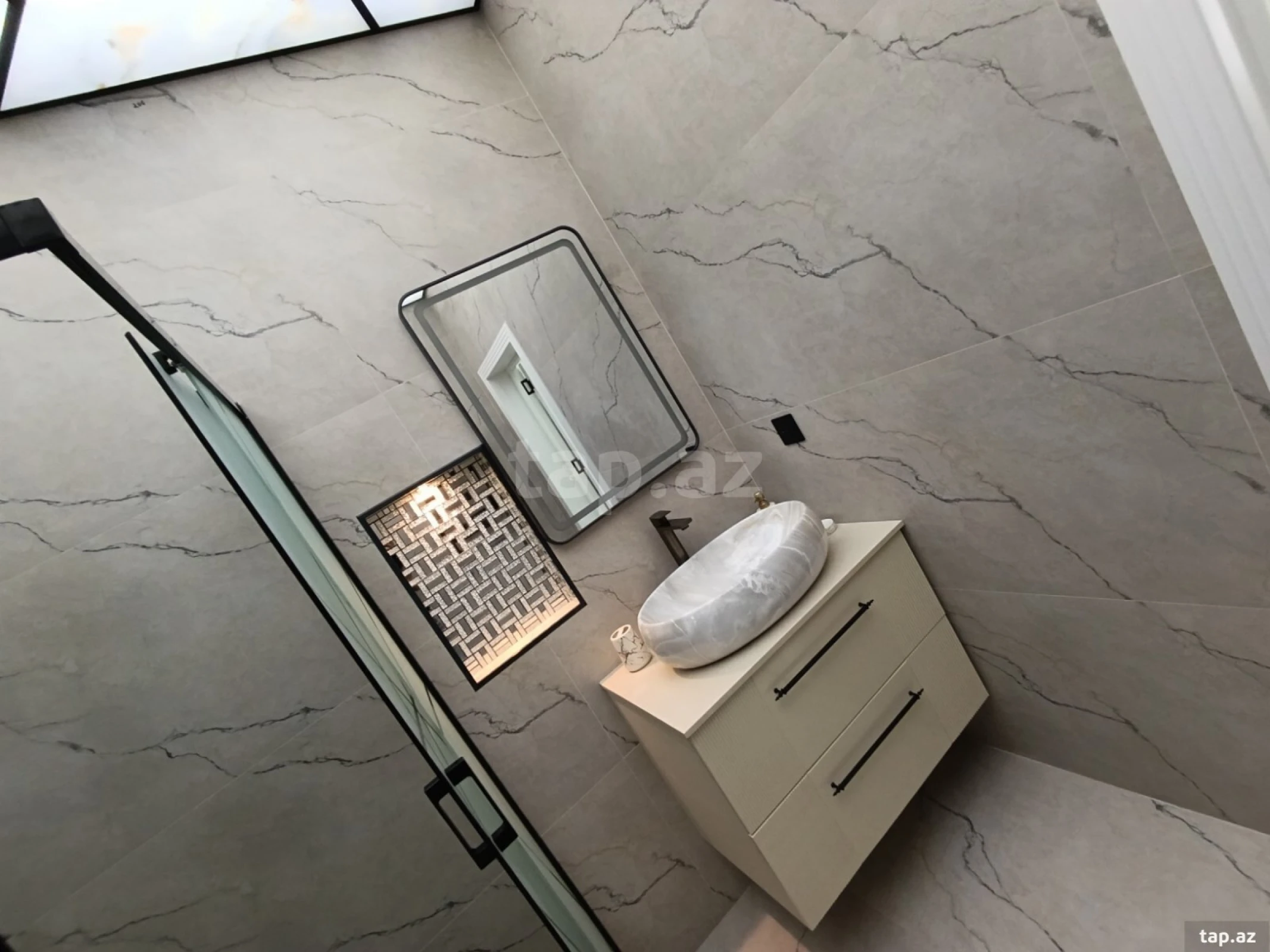 Satılır 5 otaqlı həyət evi