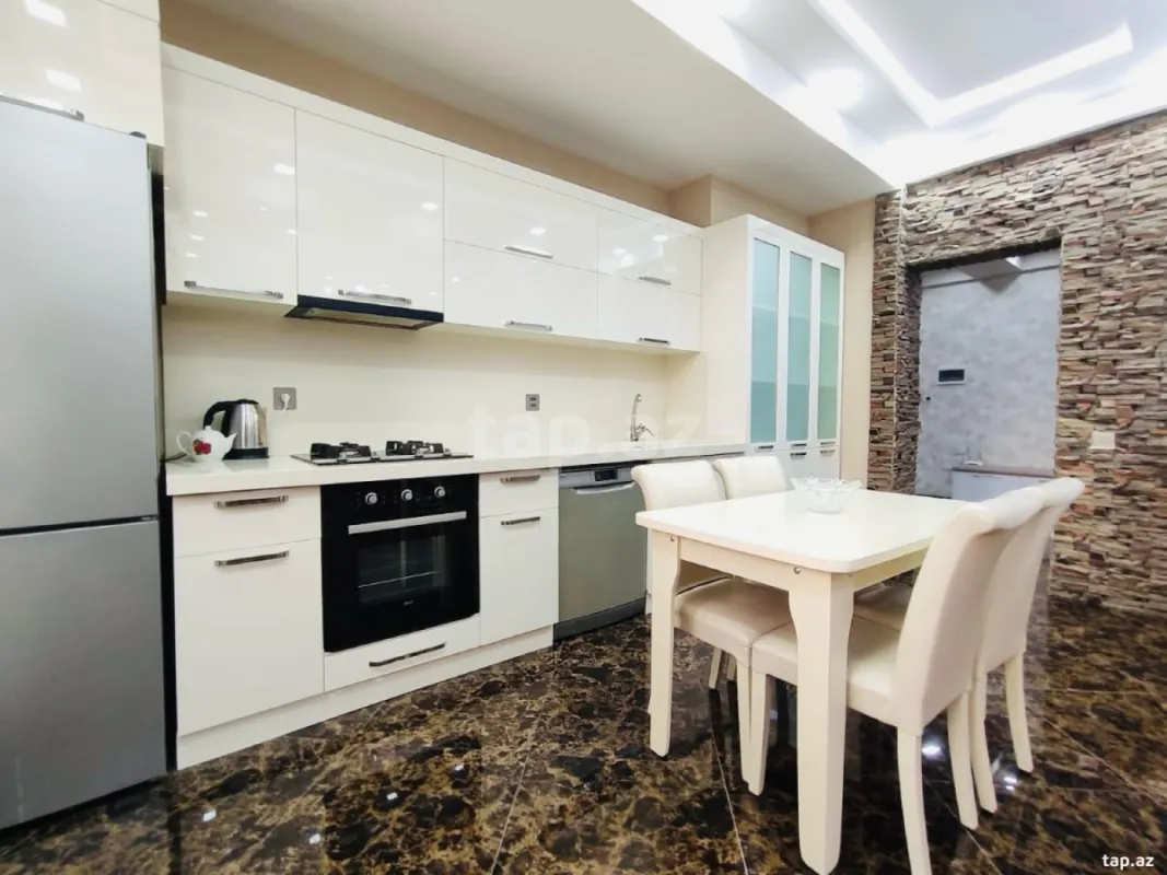 Kirayə verilir 2 otaqlı yeni tikili 100 m²