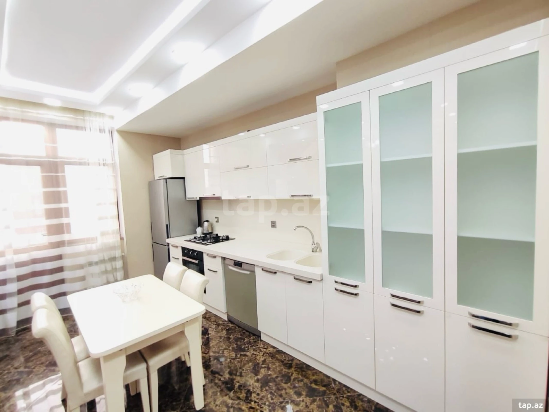 Kirayə verilir 2 otaqlı yeni tikili 100 m²