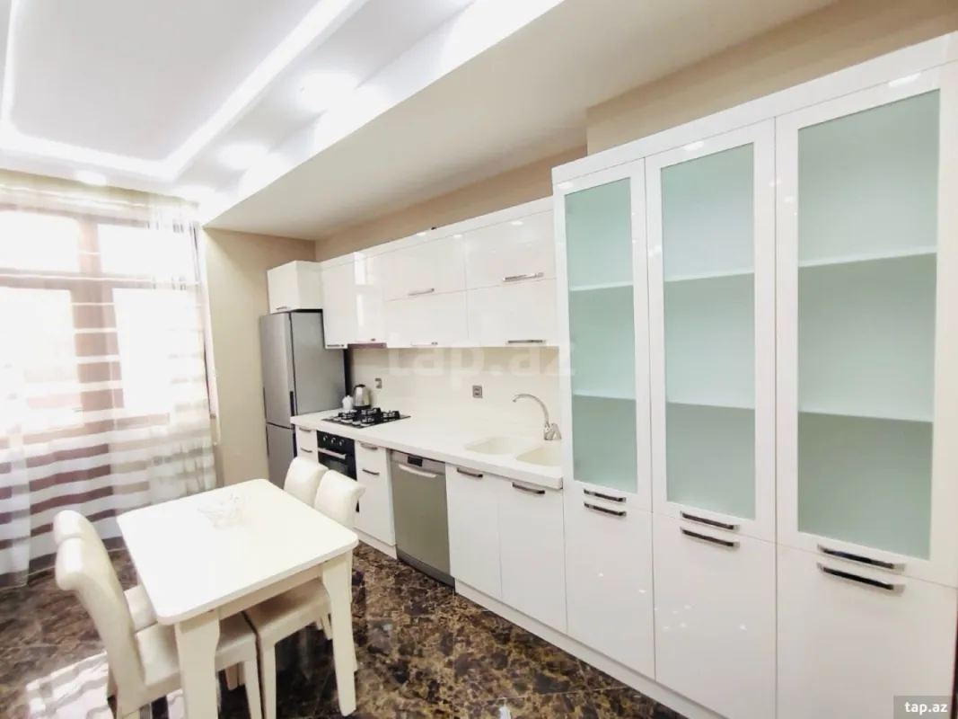 Kirayə verilir 2 otaqlı yeni tikili 100 m²