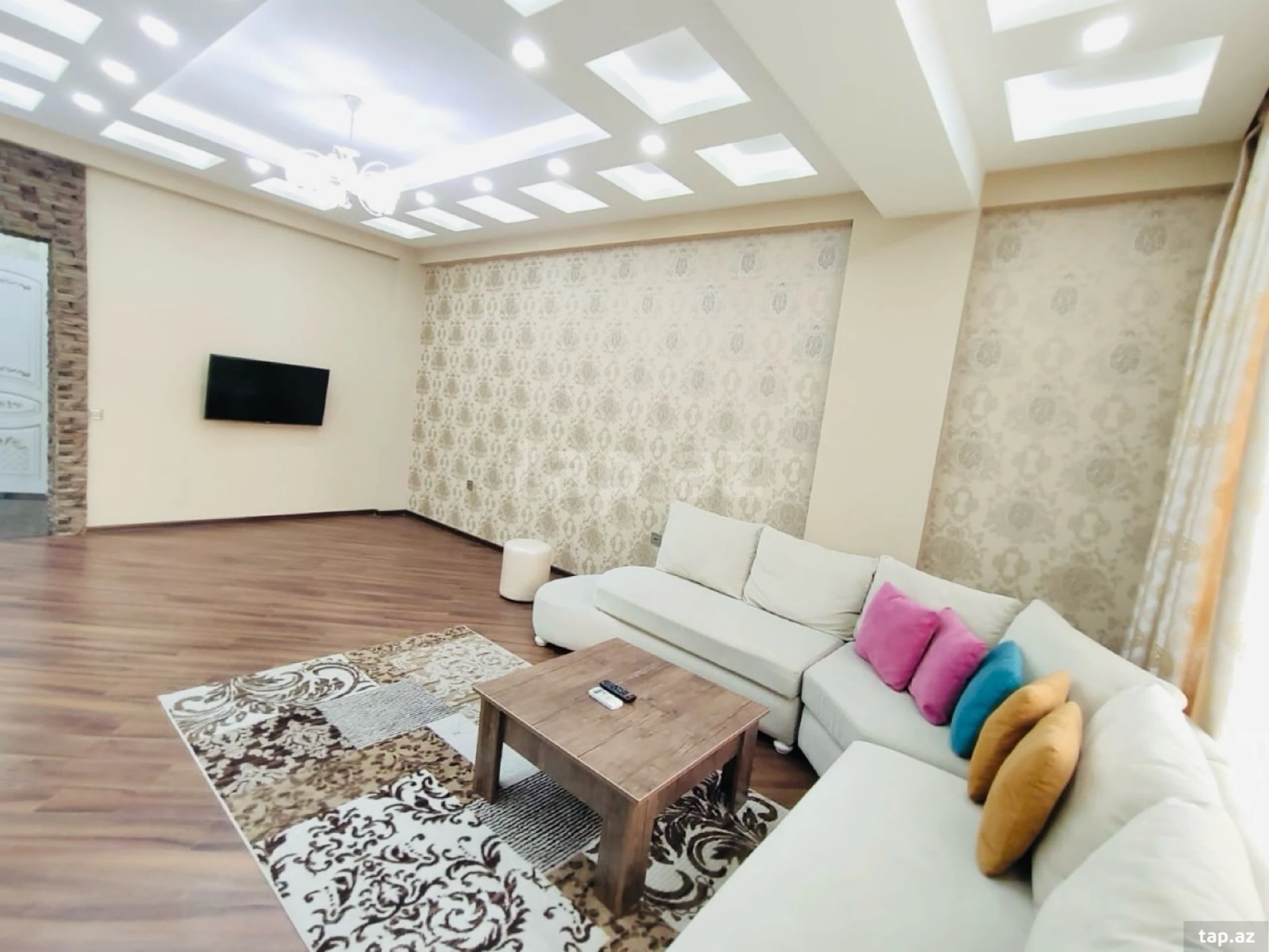 Kirayə verilir 2 otaqlı yeni tikili 100 m²