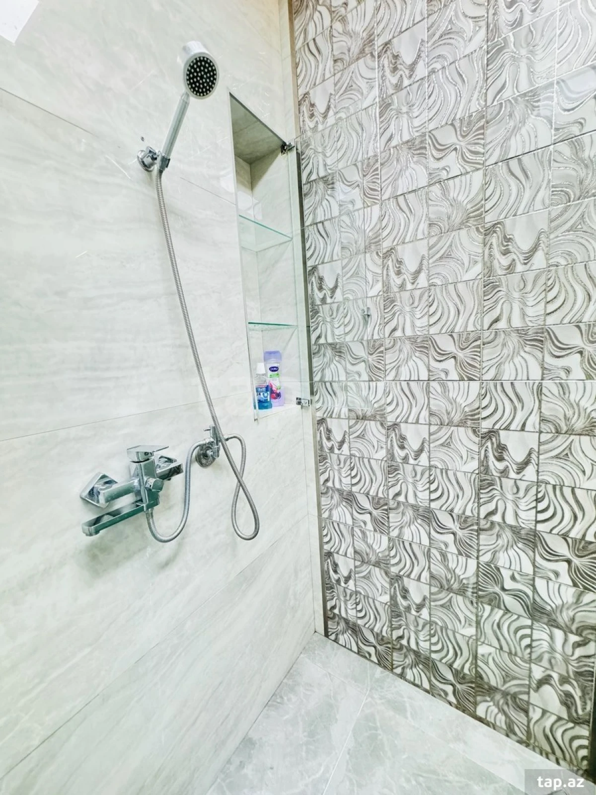 Kirayə verilir 3 otaqlı yeni tikili 80 m²