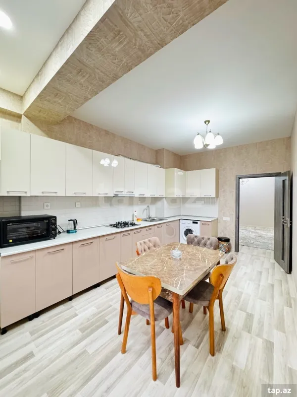 Kirayə verilir 3 otaqlı yeni tikili 120 m²