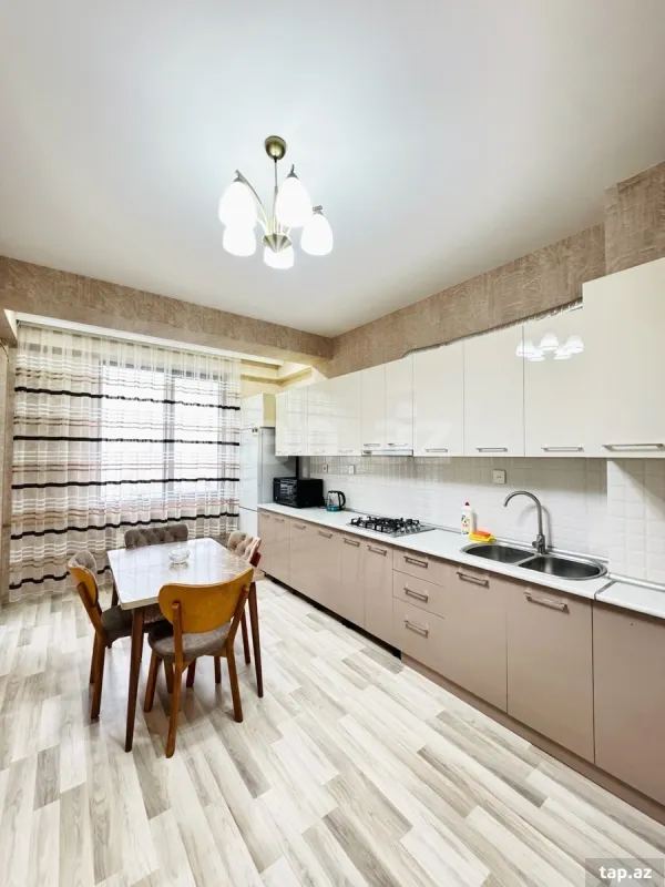 Kirayə verilir 3 otaqlı yeni tikili 120 m²