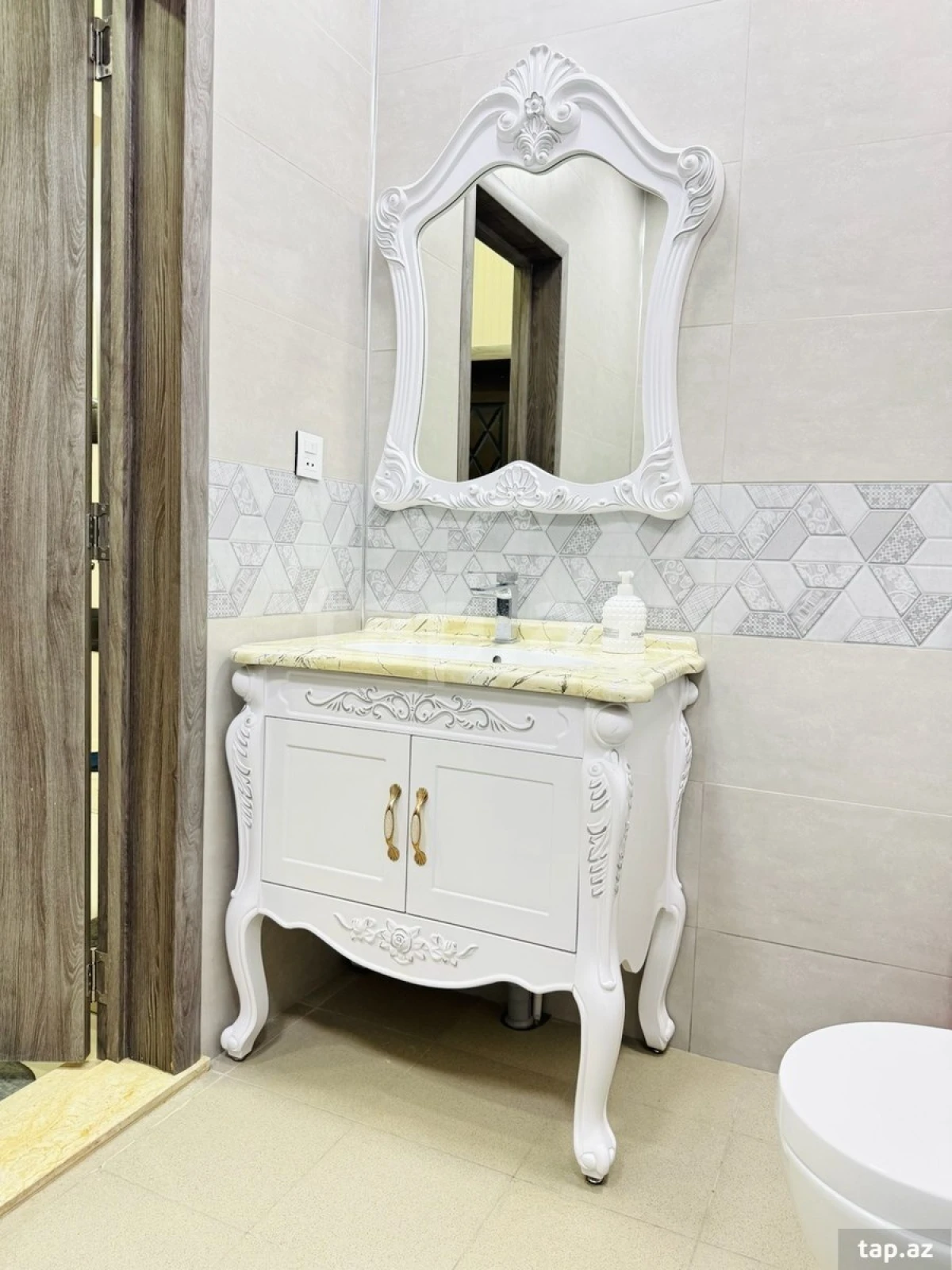 Kirayə verilir 3 otaqlı yeni tikili 120 m²