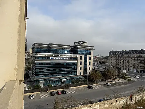 Kirayə verilir 2 otaqlı yeni tikili 95 m²