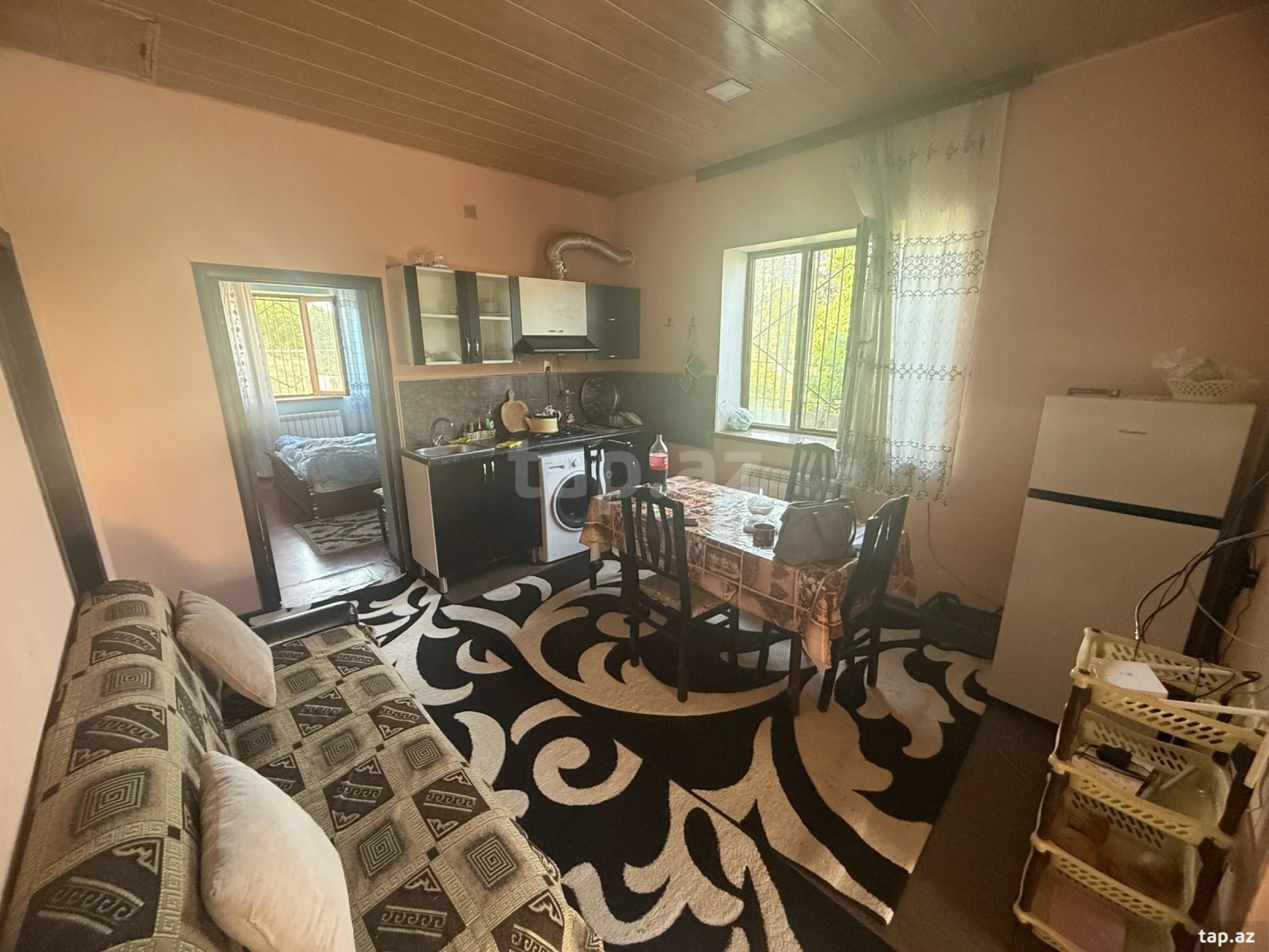 Satılır 6 otaqlı həyət evi