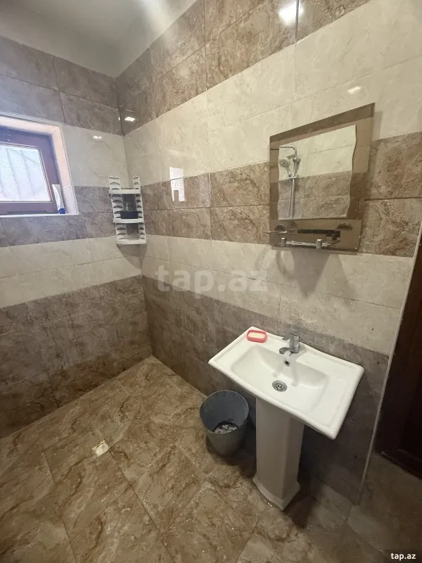 Satılır 6 otaqlı həyət evi