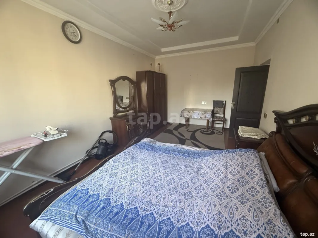 Satılır 6 otaqlı həyət evi