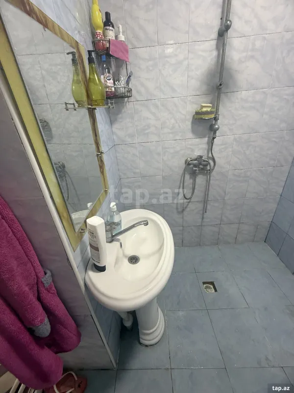 Satılır 6 otaqlı həyət evi