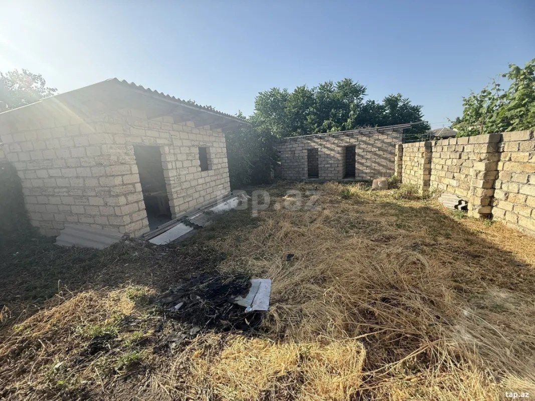 Satılır 6 otaqlı həyət evi