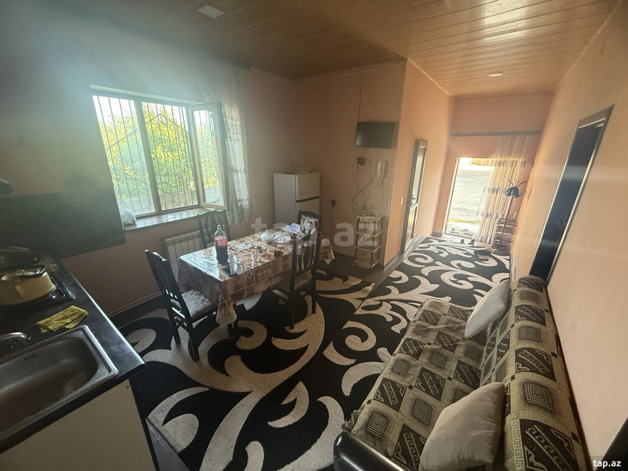 Satılır 6 otaqlı həyət evi