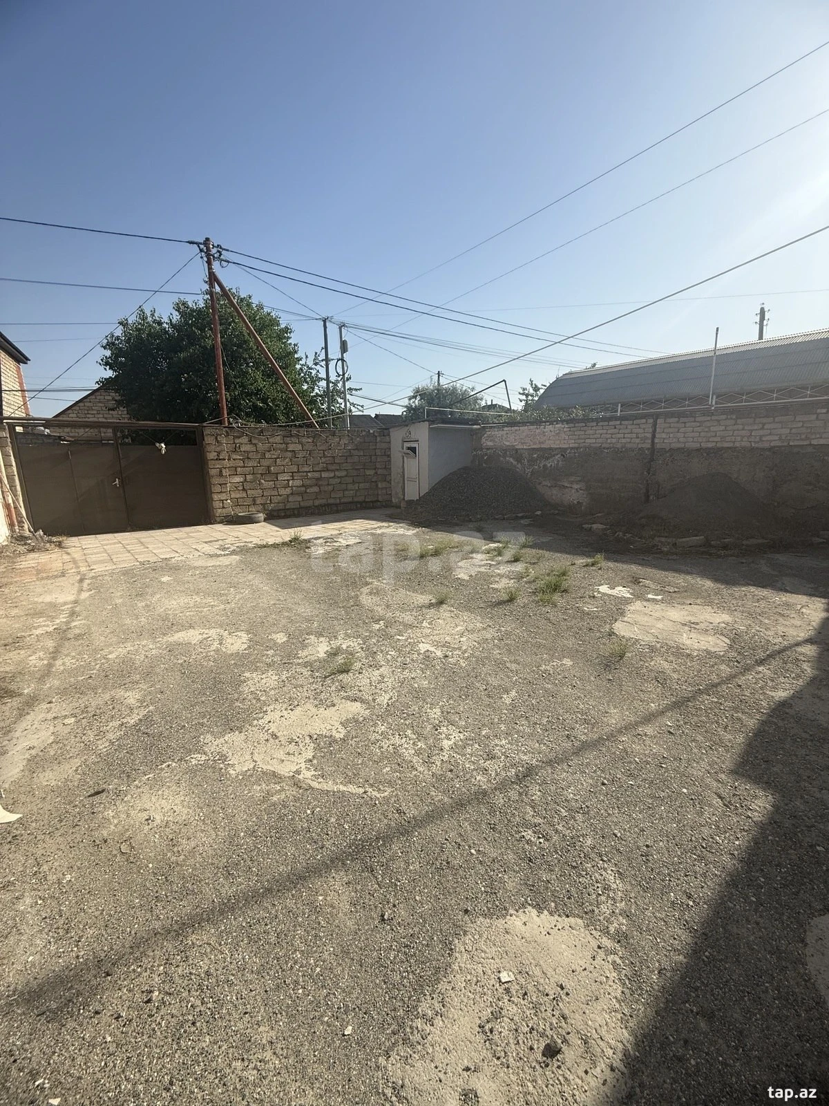 Satılır 6 otaqlı həyət evi