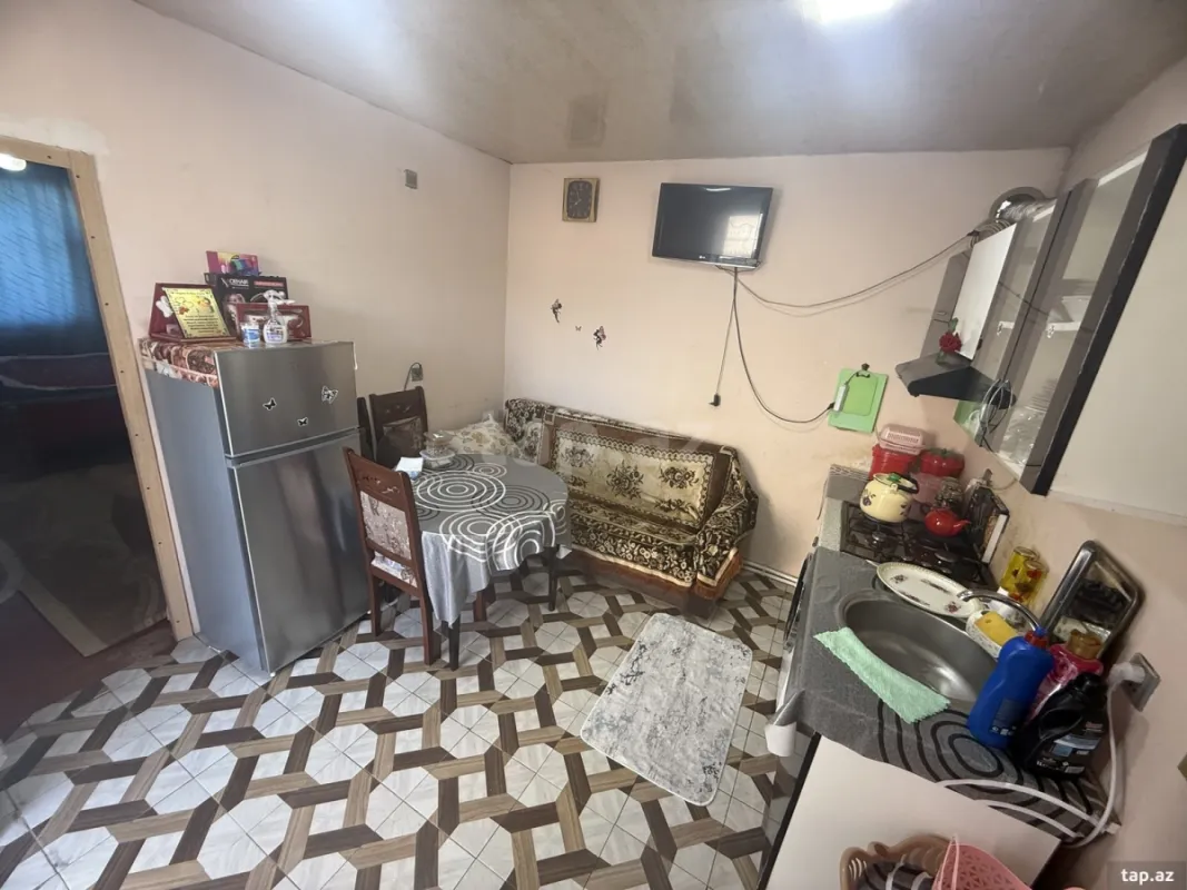 Satılır 6 otaqlı həyət evi