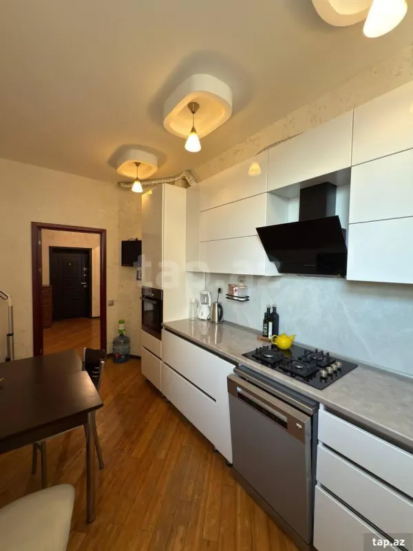 Satılır 3 otaqlı yeni tikili 100 m²