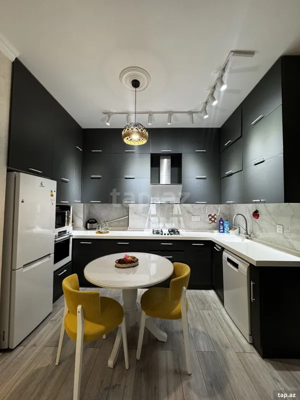 Satılır 3 otaqlı yeni tikili 95 m²