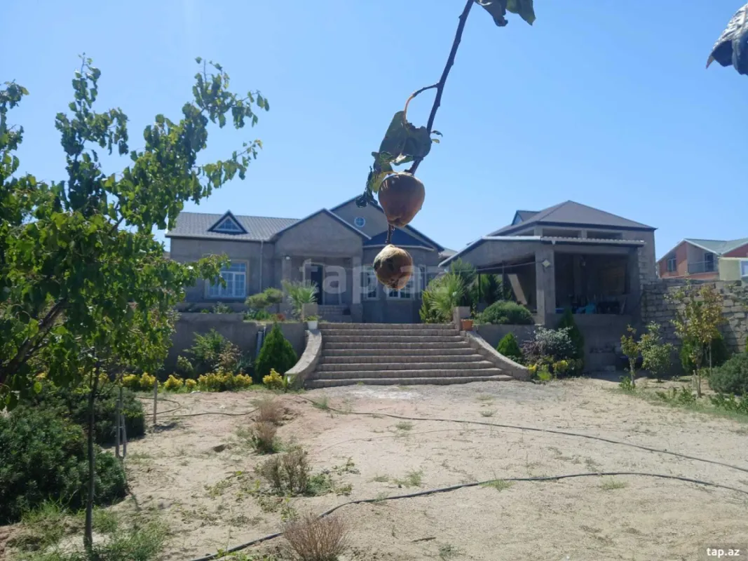 Satılır 6 otaqlı həyət evi