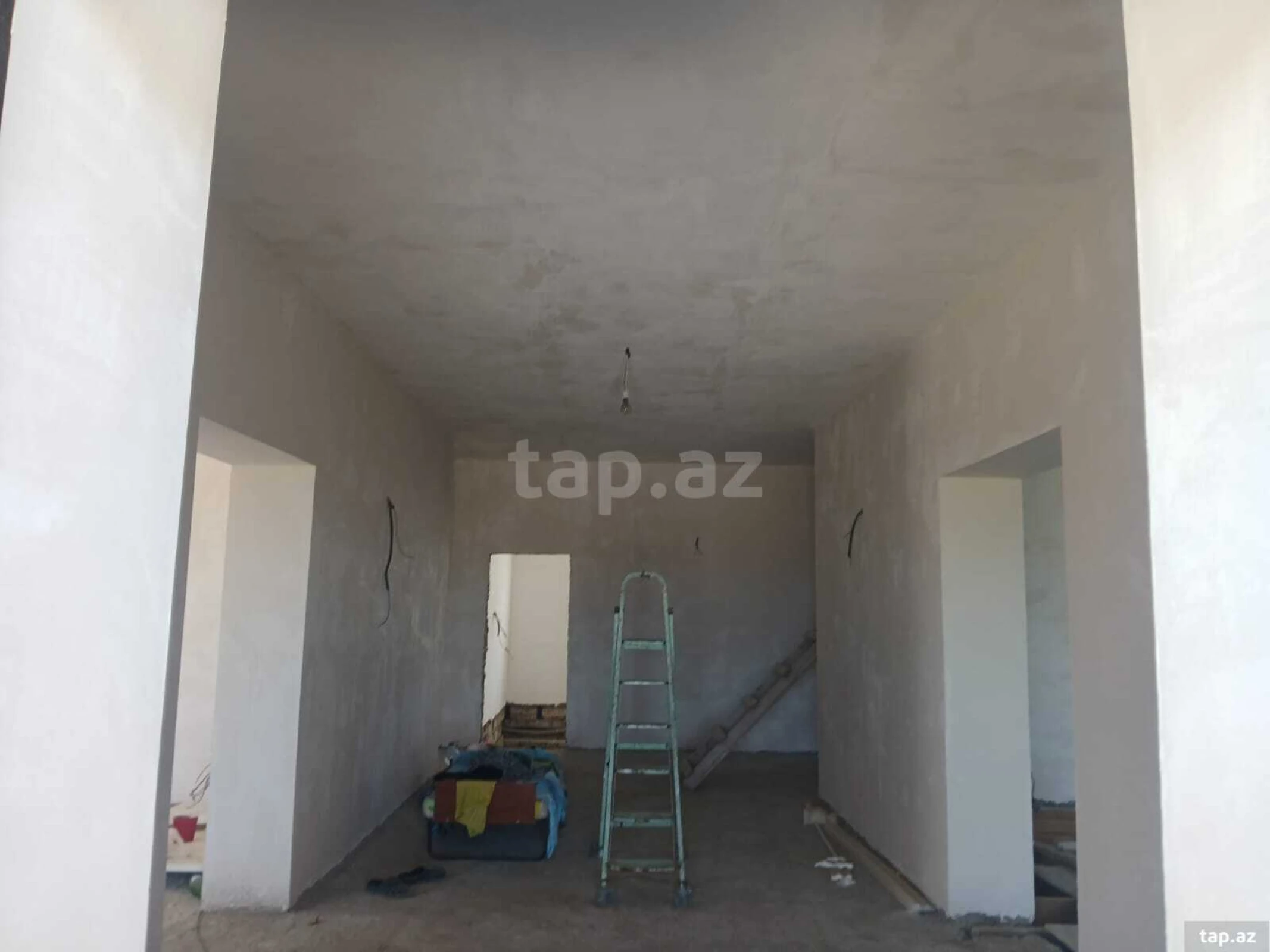 Satılır 6 otaqlı həyət evi