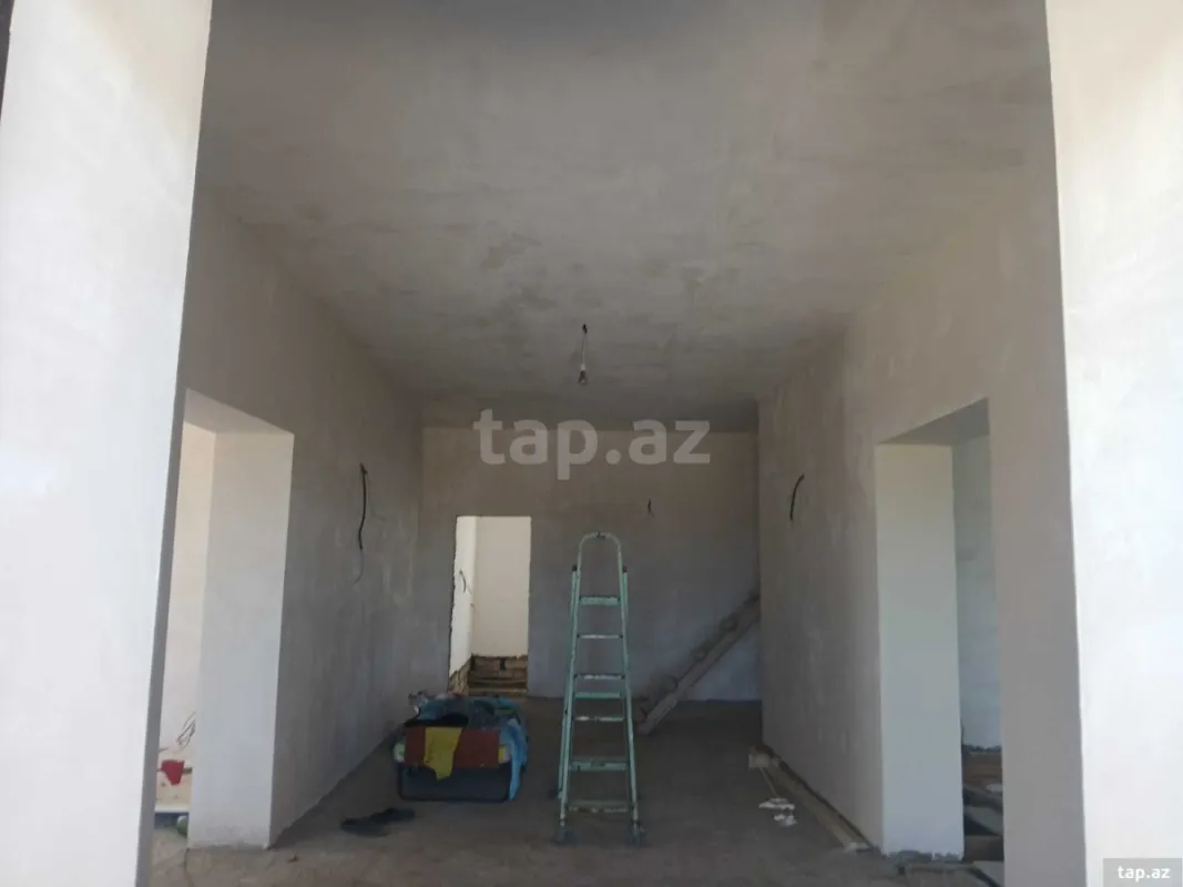 Satılır 6 otaqlı həyət evi