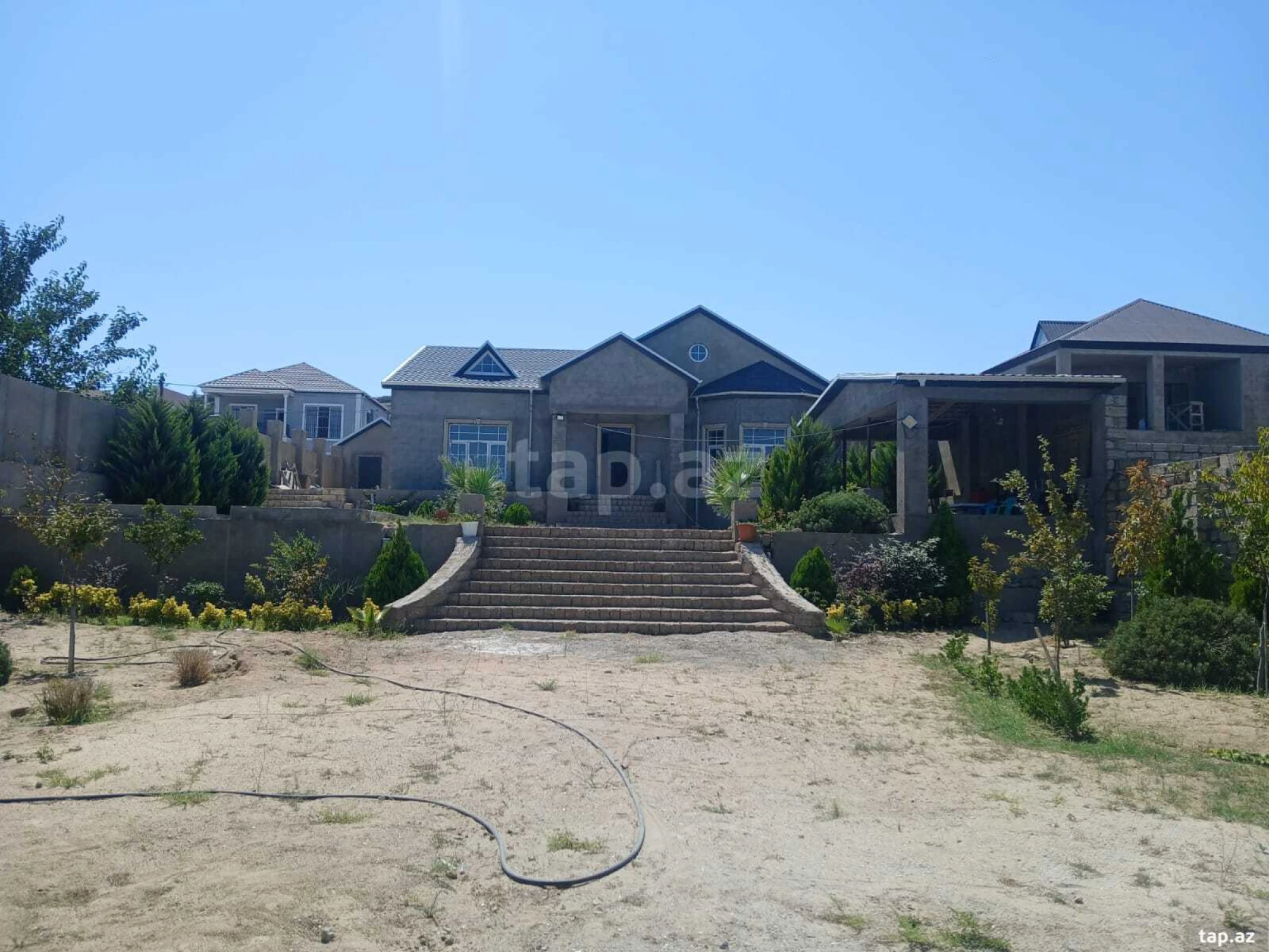 Satılır 6 otaqlı həyət evi