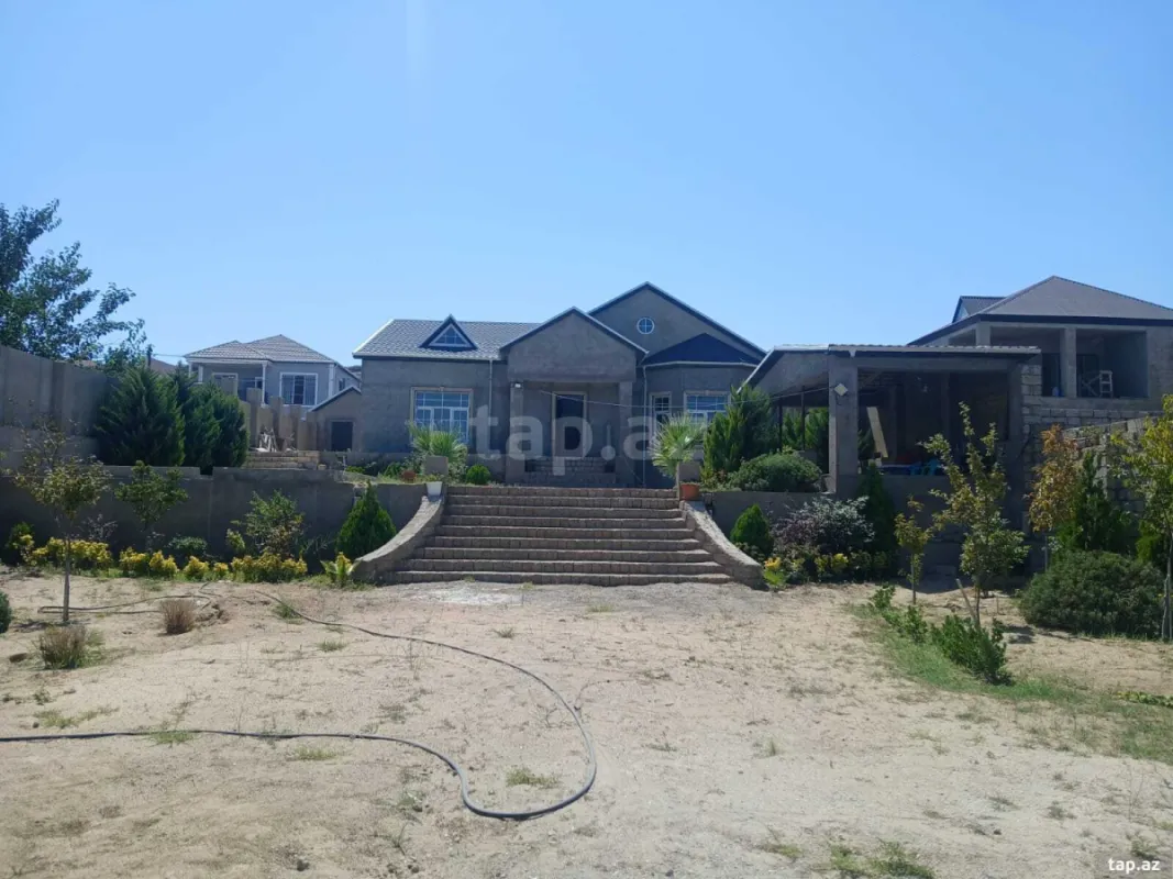 Satılır 6 otaqlı həyət evi