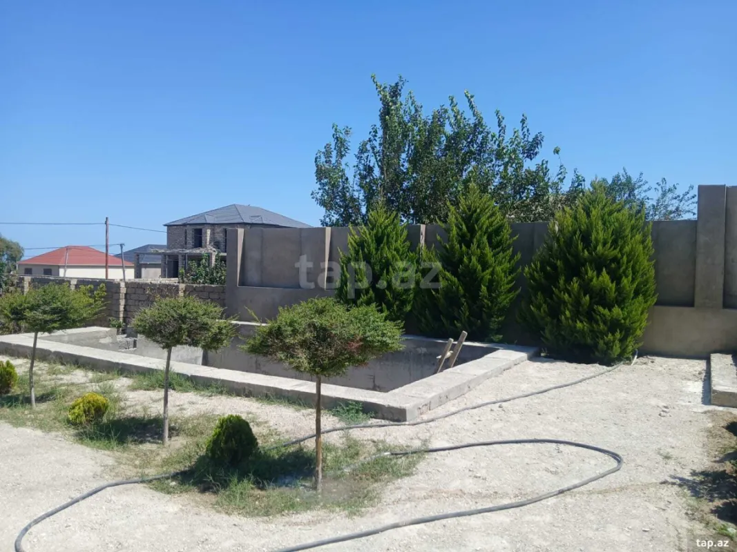 Satılır 6 otaqlı həyət evi