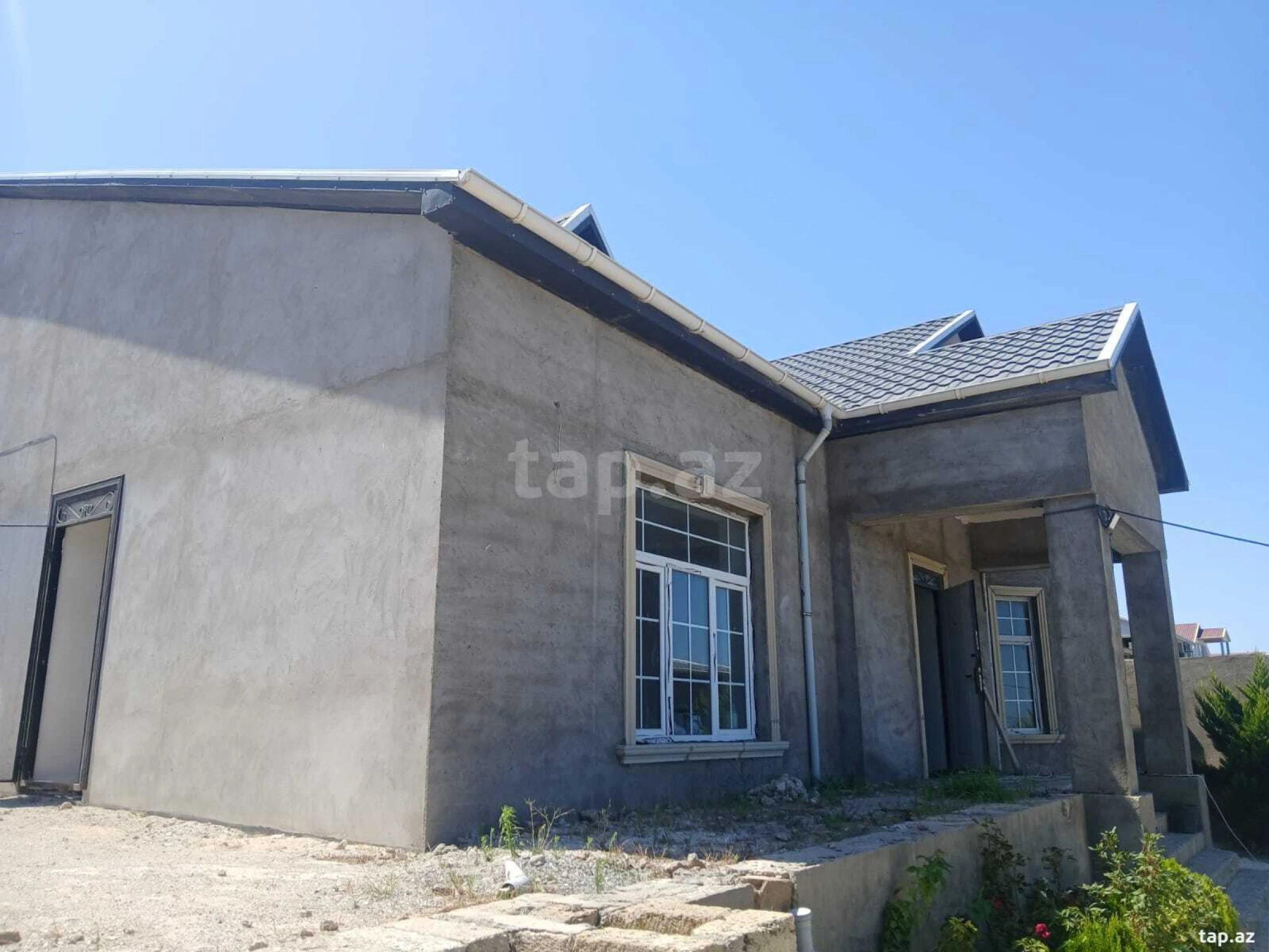 Satılır 6 otaqlı həyət evi