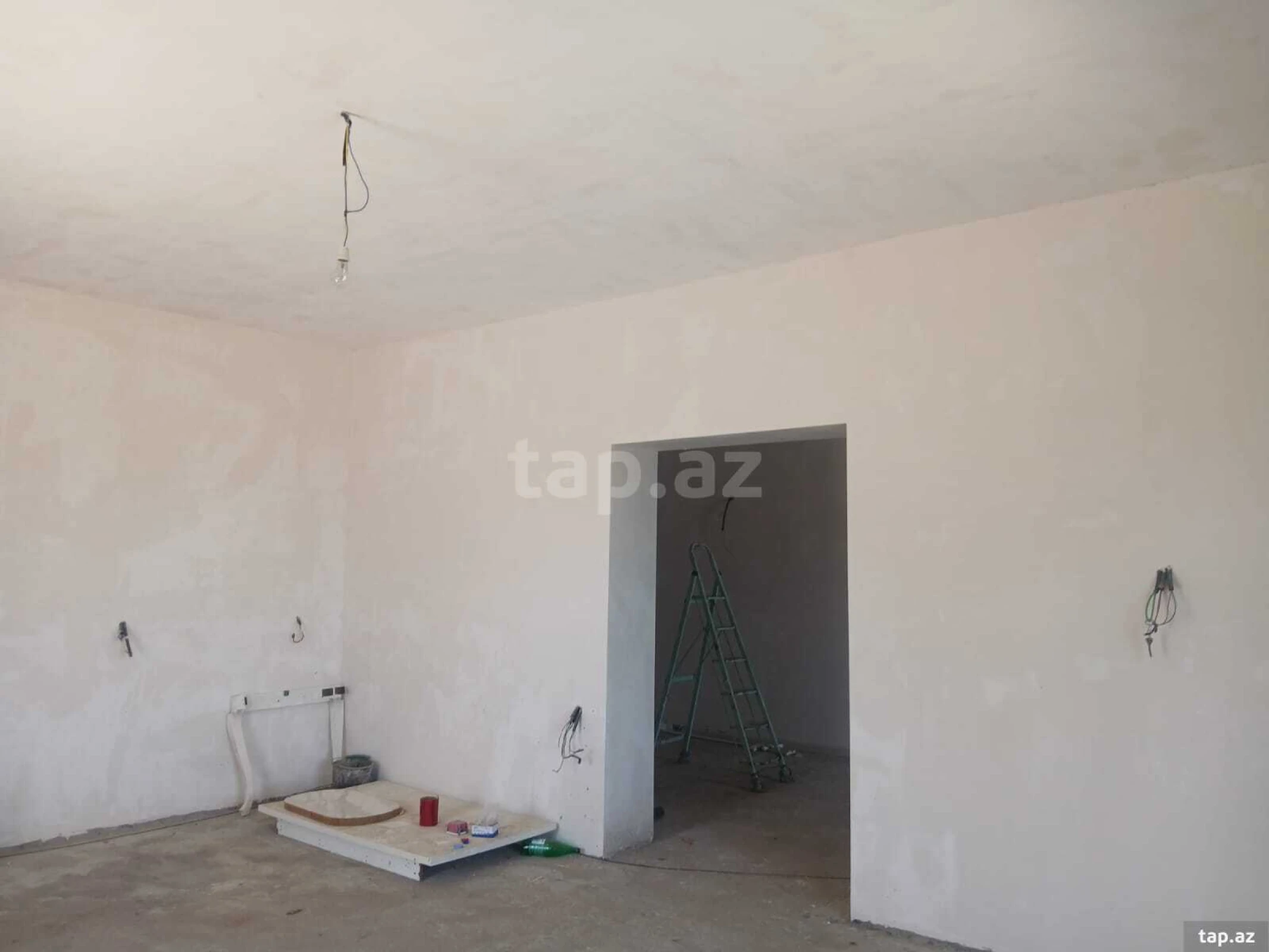 Satılır 6 otaqlı həyət evi