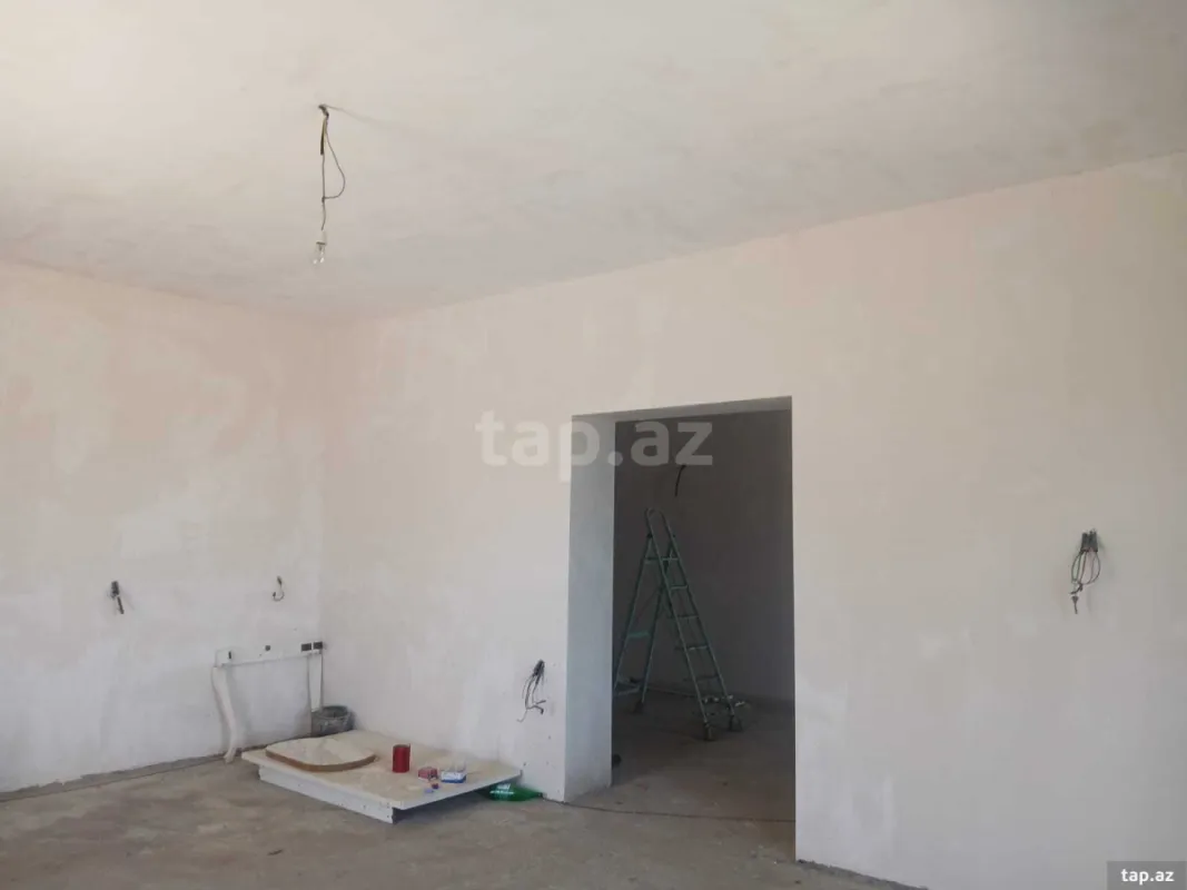 Satılır 6 otaqlı həyət evi