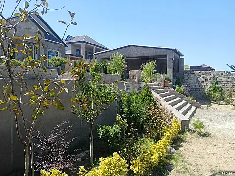 Satılır 6 otaqlı həyət evi