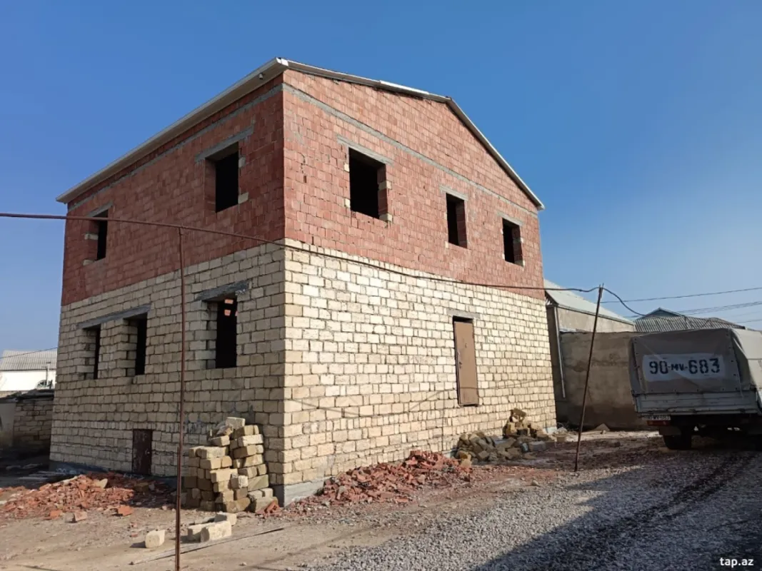 Satılır 7 otaqlı həyət evi