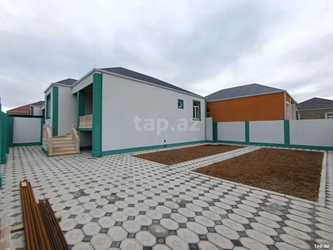 Satılır 4 otaqlı həyət evi