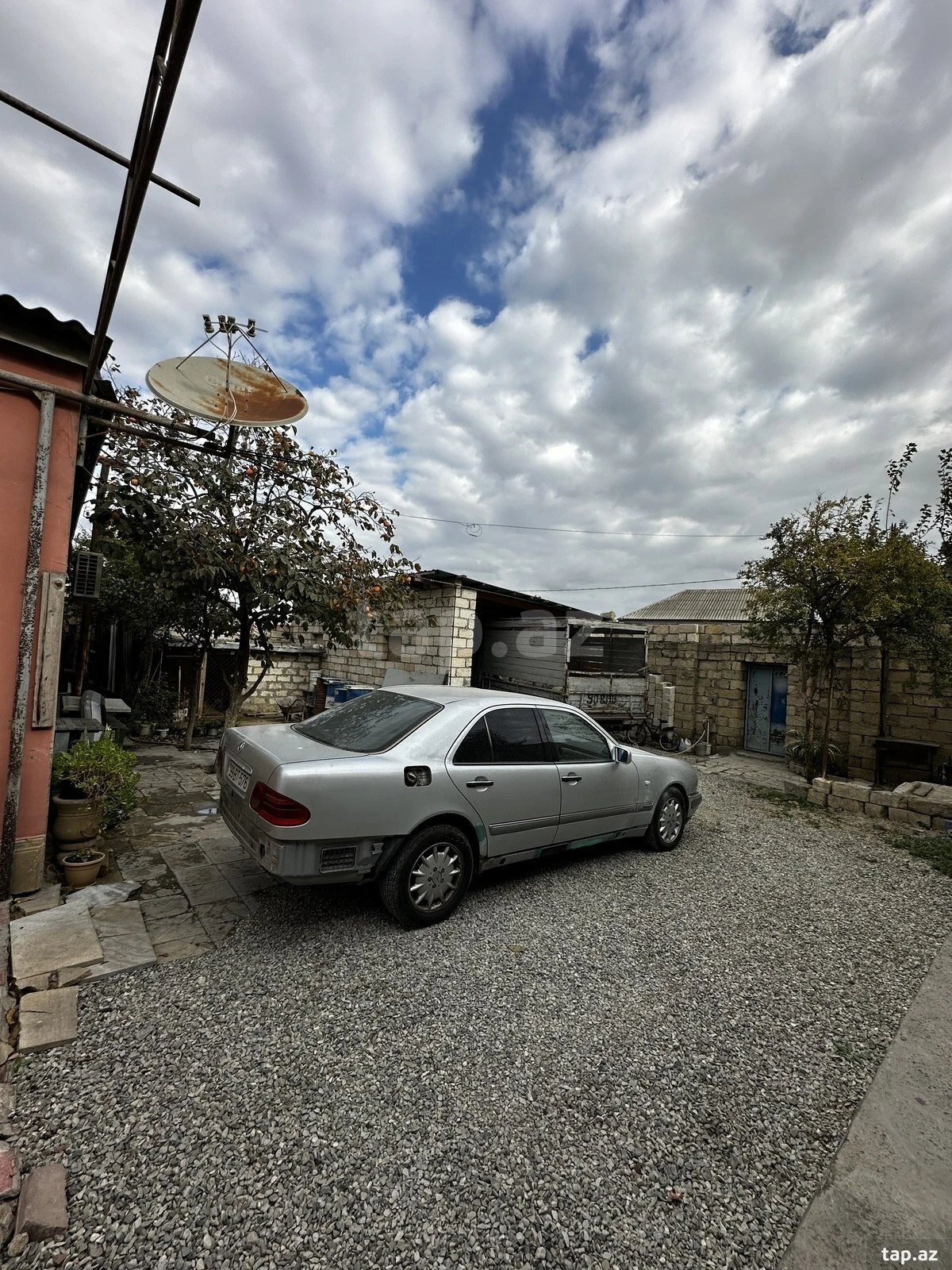 Satılır 4 otaqlı həyət evi