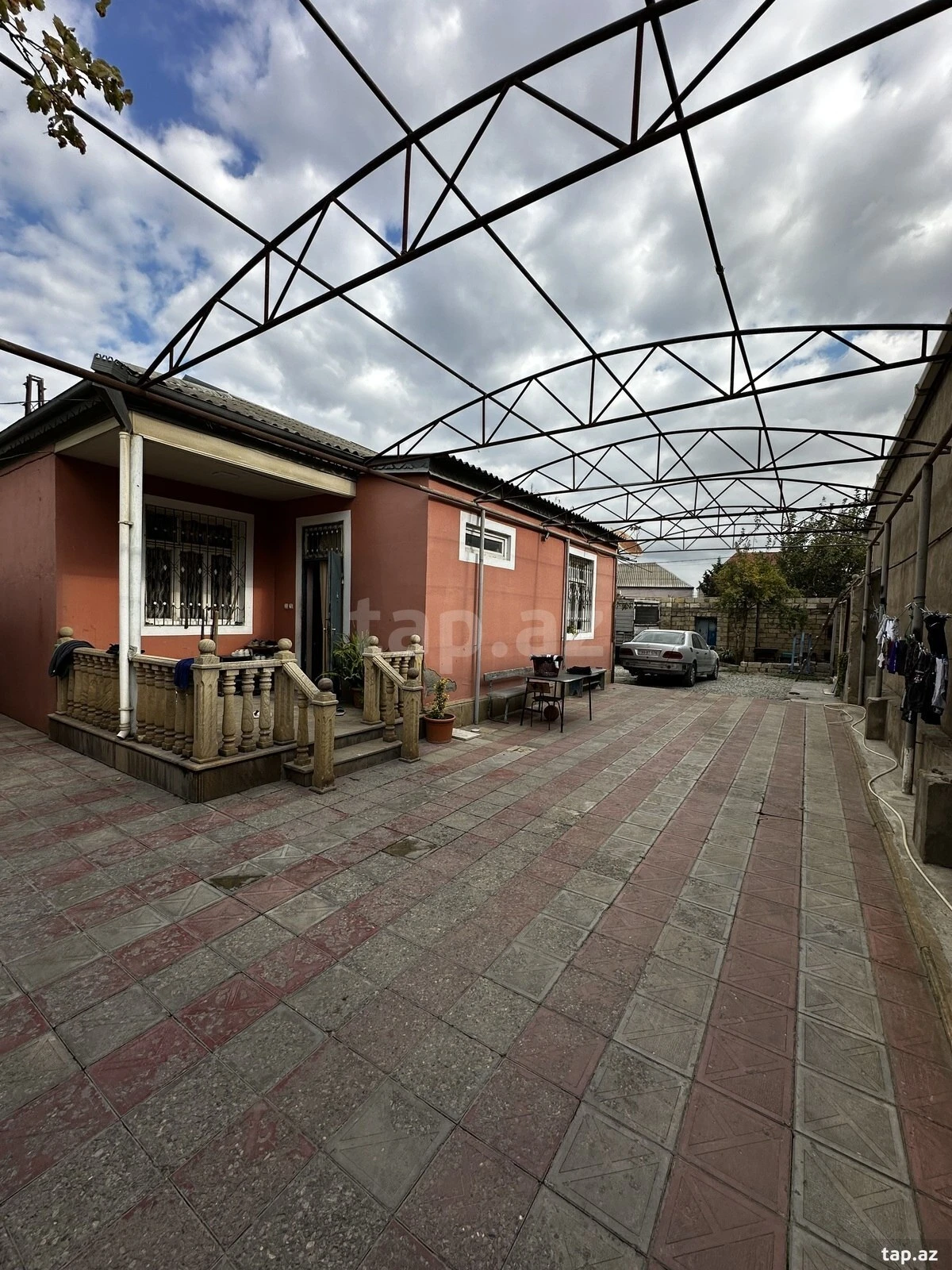 Satılır 4 otaqlı həyət evi