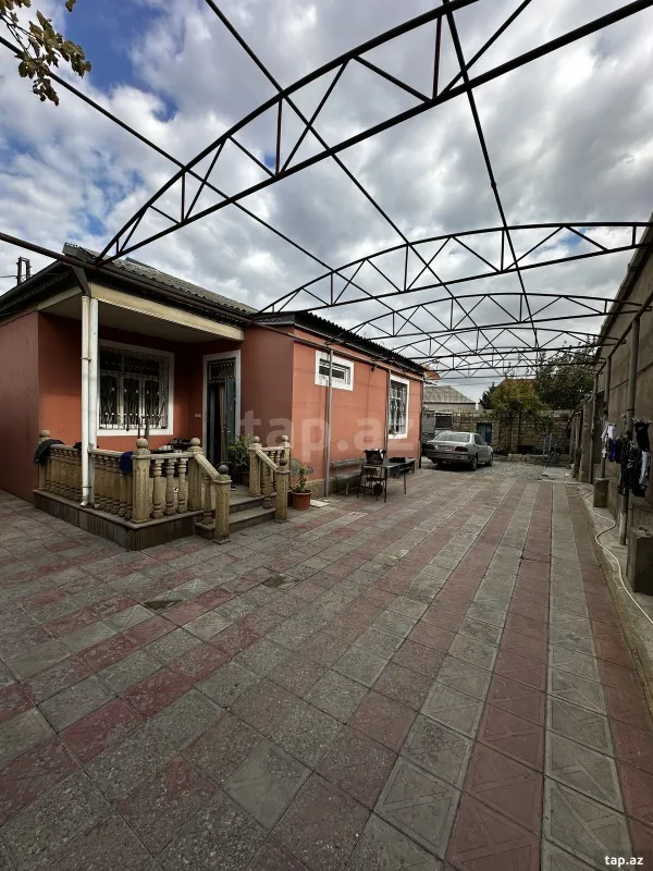 Satılır 4 otaqlı həyət evi