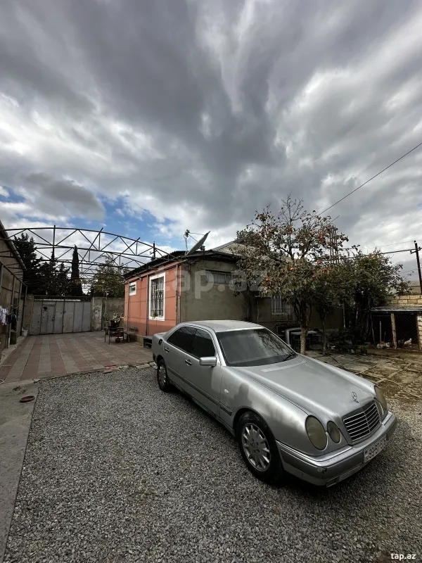 Satılır 4 otaqlı həyət evi