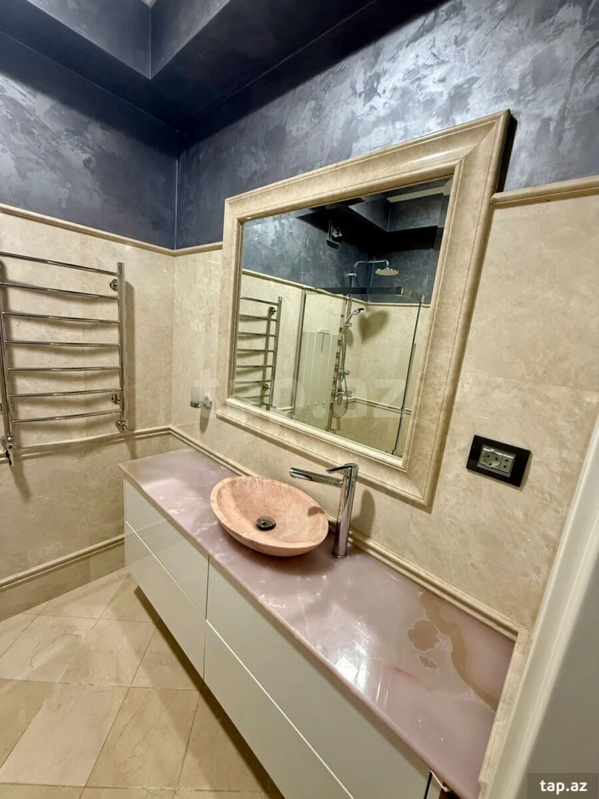 Kirayə verilir 4 otaqlı yeni tikili 200 m²