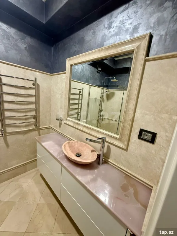 Kirayə verilir 4 otaqlı yeni tikili 200 m²