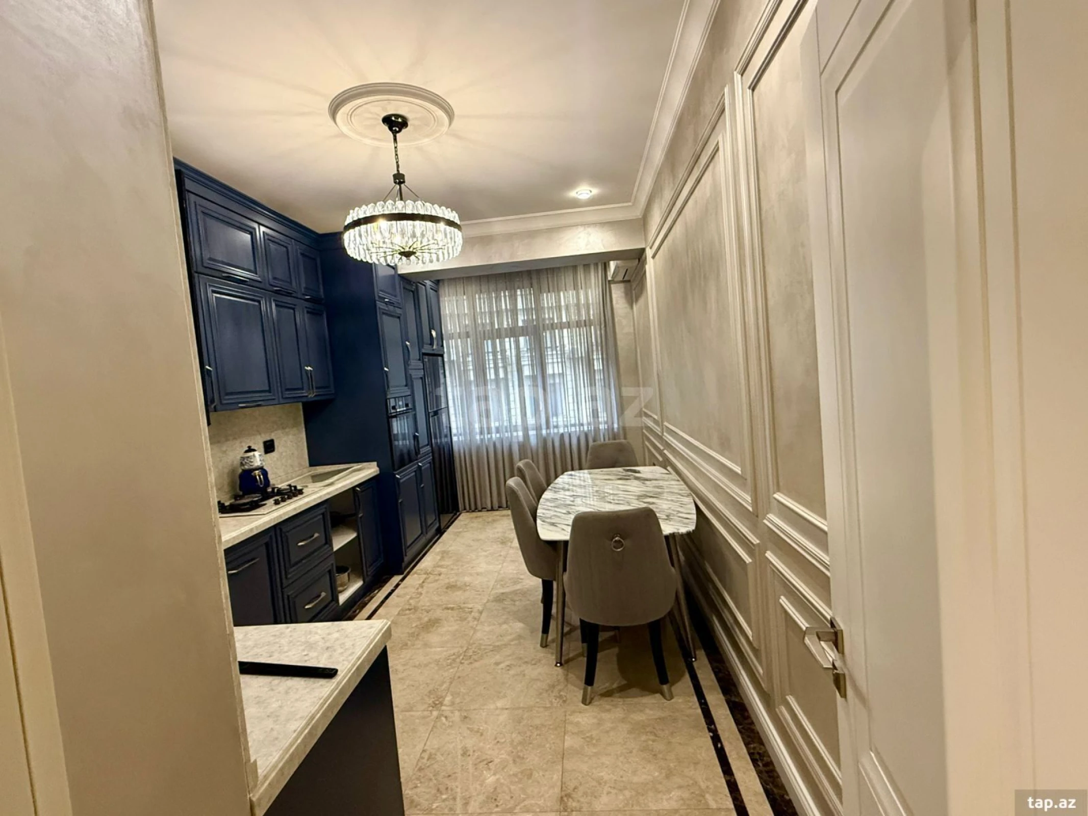 Kirayə verilir 4 otaqlı yeni tikili 200 m²