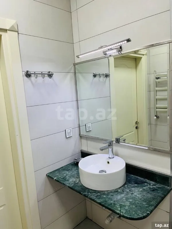 Kirayə verilir 4 otaqlı yeni tikili 160 m²