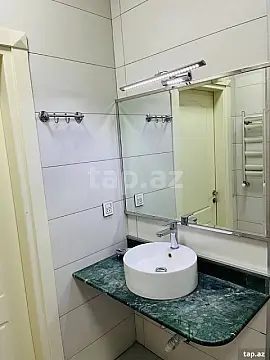 Kirayə verilir 4 otaqlı yeni tikili 160 m²