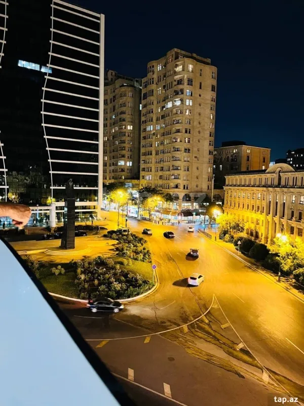 Kirayə verilir 4 otaqlı yeni tikili 160 m²