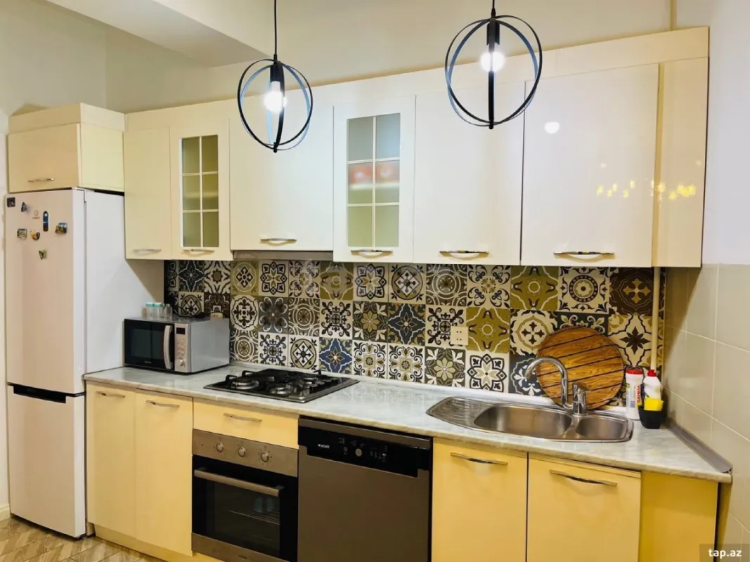 Kirayə verilir 4 otaqlı yeni tikili 160 m²