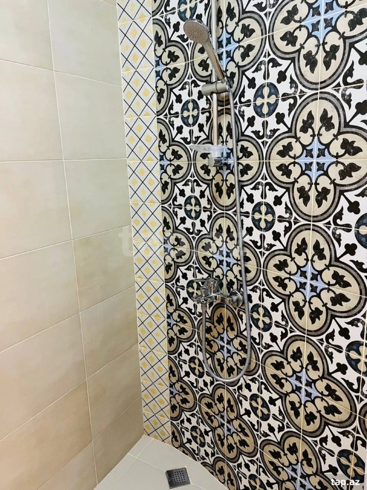 Kirayə verilir 4 otaqlı yeni tikili 160 m²